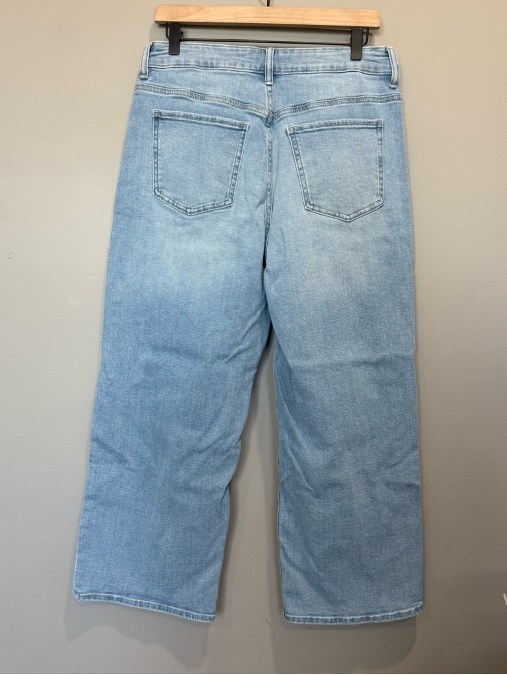 Quince Bella Stretch Light Wash Pocket Front Wide Leg Cropped Jeans - Picture 5 of 6